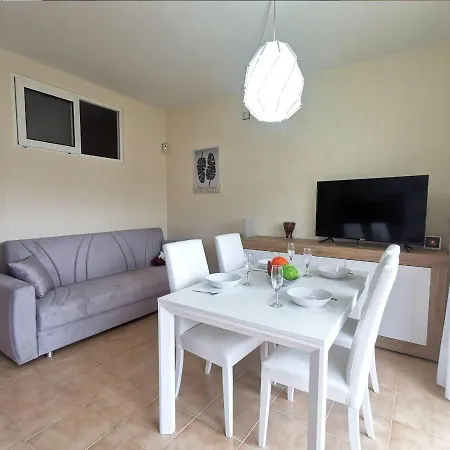 En El Centro De Con Piscina, Terraza Y Cerca De La Playa - Es-209-45 Apartamento *